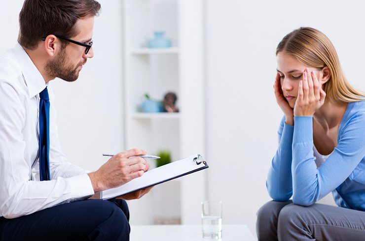 Психолог оказывает поддержку пациенту